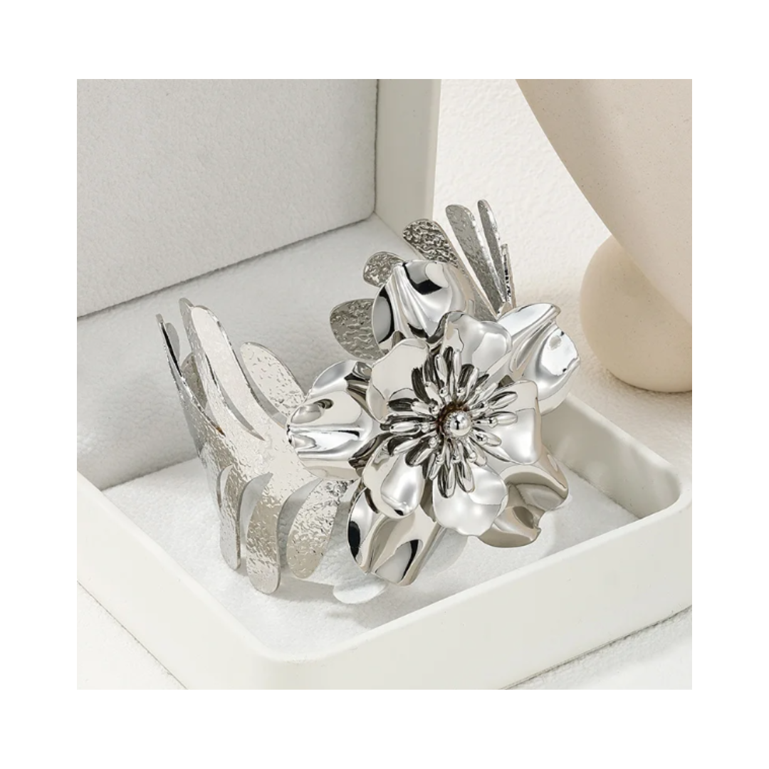 Blütenblüten-Manschettenarmband 