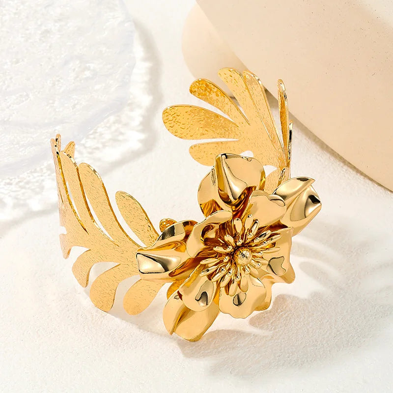 Blütenblüten-Manschettenarmband 