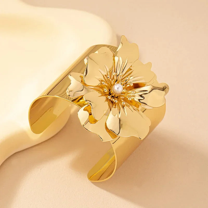 Blütenblüten-Manschettenarmband 