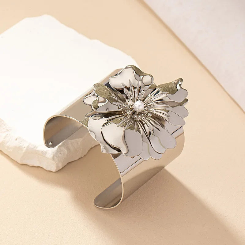 Blütenblüten-Manschettenarmband 